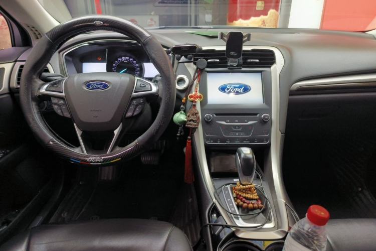 Used Ford Mondeo 2013 2.0L GTDi 200 Luxury Model Interior 2
