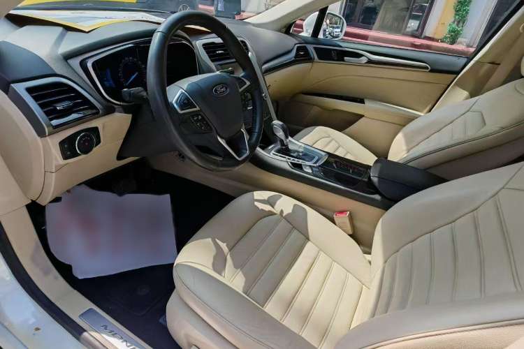 Used Ford Mondeo 2013 2.0L GTDi 200 Luxury Model Interior 2