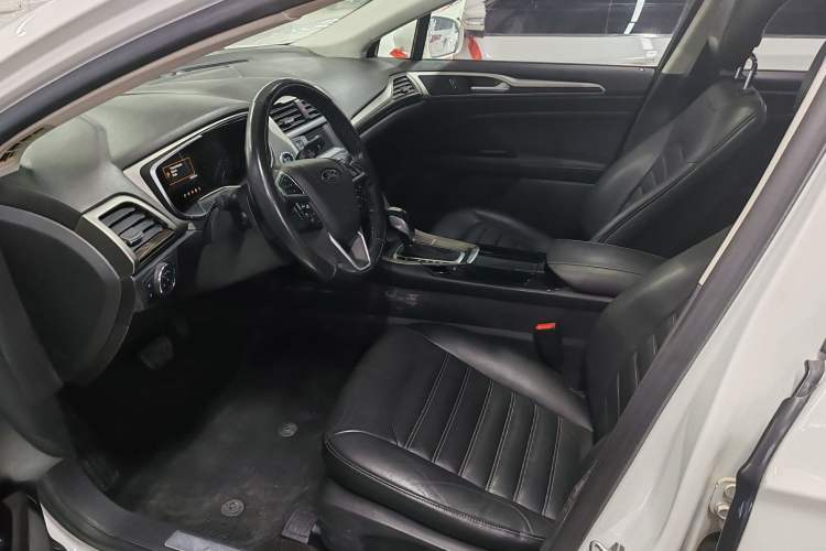Used Ford Mondeo 2013 2.0L GTDi 200 Fashion Edition Interior 2