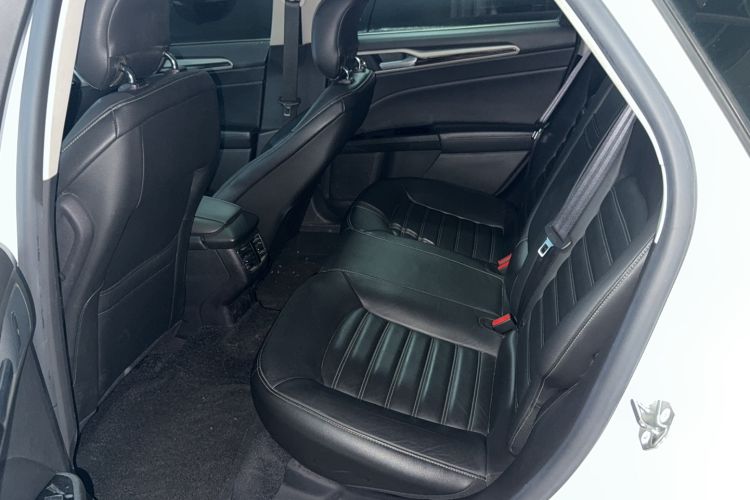Used Ford Mondeo 2013 2.0L GTDi 200 Luxury Model Interior 2