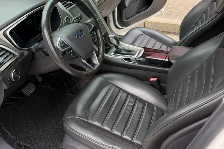 Used Ford Mondeo 2013 2.0L GTDi 200 Fashion Edition Interior 2
