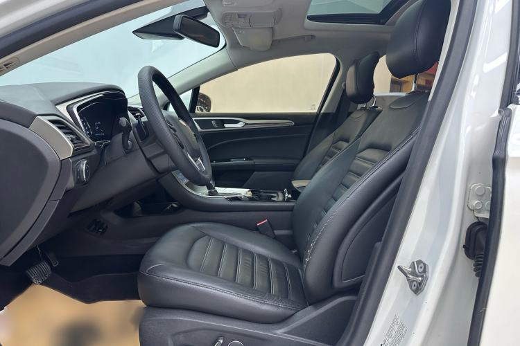 Used Ford Mondeo 2013 2.0L GTDi 200 Fashion Edition Interior 2