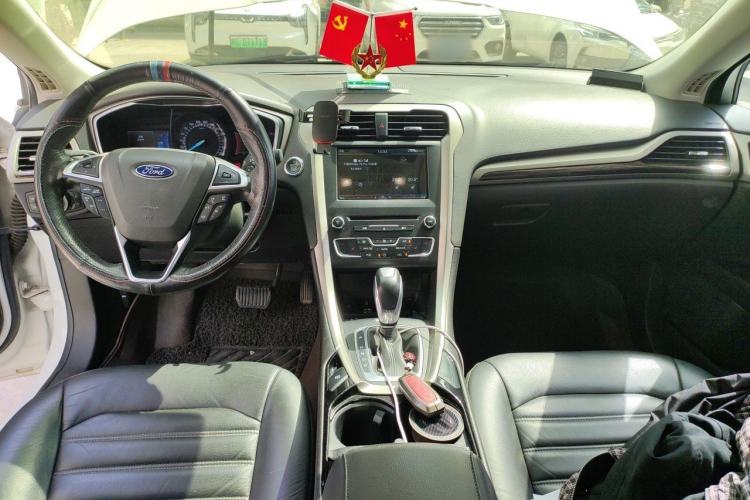 Used Ford Mondeo 2013 2.0L GTDi 200 Luxury Model Interior 2
