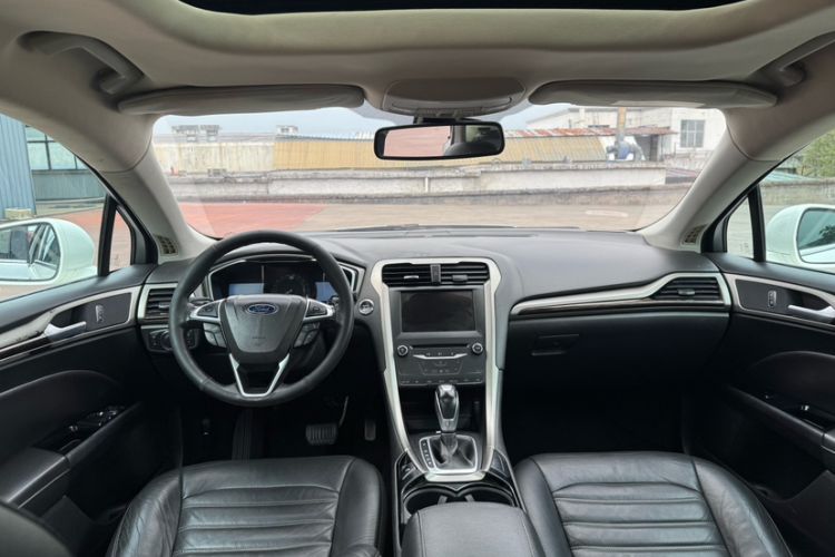 Used Ford Mondeo 2013 2.0L GTDi 200 Luxury Model Interior 2