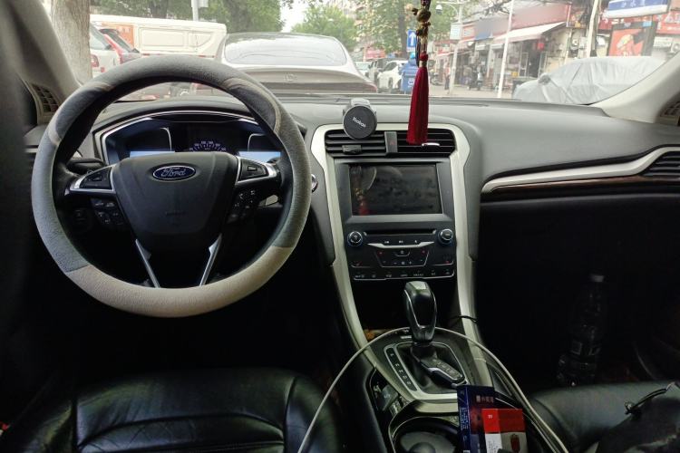 Used Ford Mondeo 2013 2.0L GTDi 200 Luxury Model Interior 2