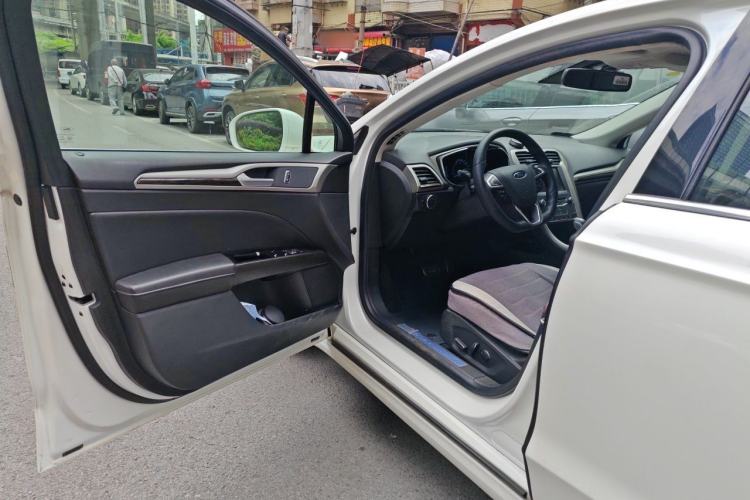 Used Ford Mondeo 2013 2.0L GTDi 200 Luxury Model Interior 3