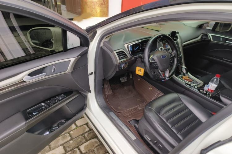 Used Ford Mondeo 2013 2.0L GTDi 200 Luxury Model Interior 3