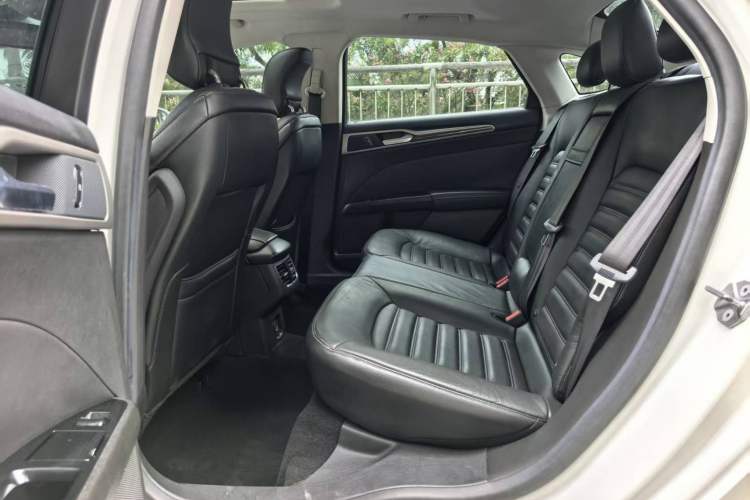 Used Ford Mondeo 2013 2.0L GTDi 200 Luxury Model Interior 3