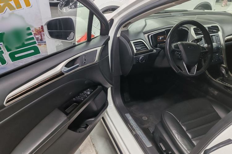 Used Ford Mondeo 2013 2.0L GTDi 200 Fashion Edition Interior 3