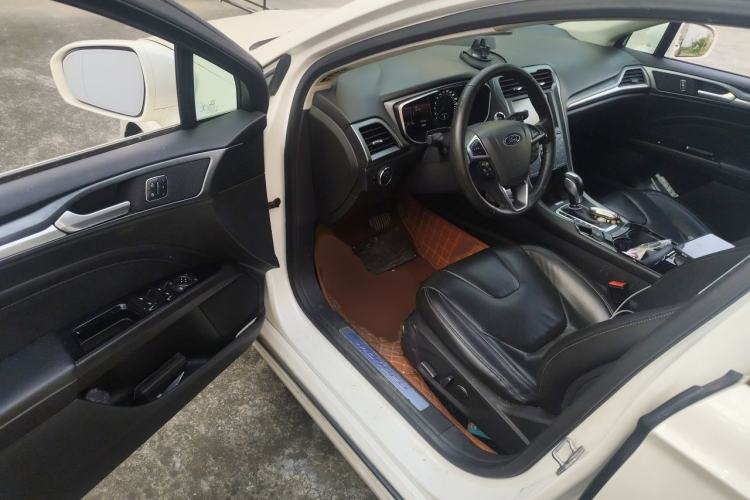 Used Ford Mondeo 2013 2.0L GTDi240 Luxury Sport Model Interior 3
