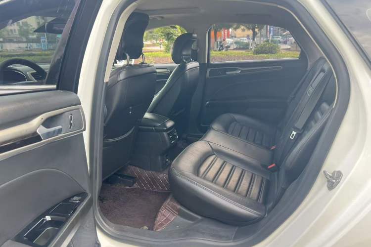 Used Ford Mondeo 2013 2.0L GTDi 200 Luxury Model Interior 3