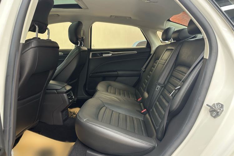 Used Ford Mondeo 2013 2.0L GTDi 200 Fashion Edition Interior 3