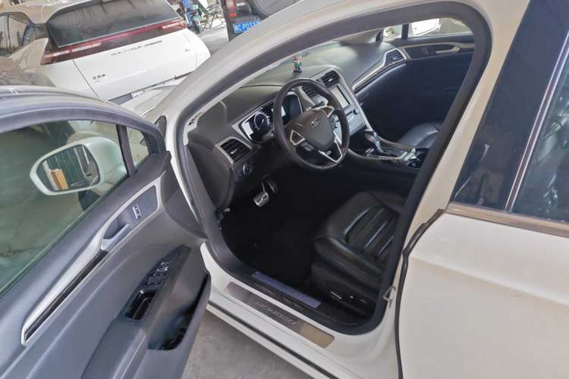 Used Ford Mondeo 2013 2.0L GTDi 200 Luxury Model Interior 3