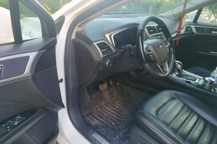 Used Ford Mondeo 2013 2.0L GTDi 200 Fashion Edition Interior 3
