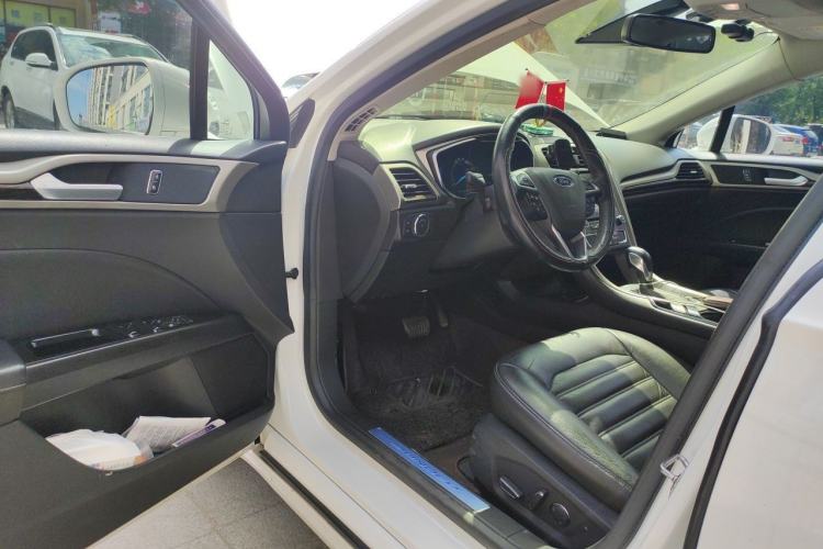 Used Ford Mondeo 2013 2.0L GTDi 200 Luxury Model Interior 3