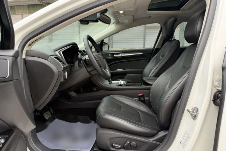 Used Ford Mondeo 2013 2.0L GTDi240 Luxury Sport Model Interior 3