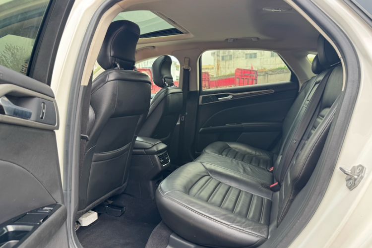 Used Ford Mondeo 2013 2.0L GTDi 200 Luxury Model Interior 3
