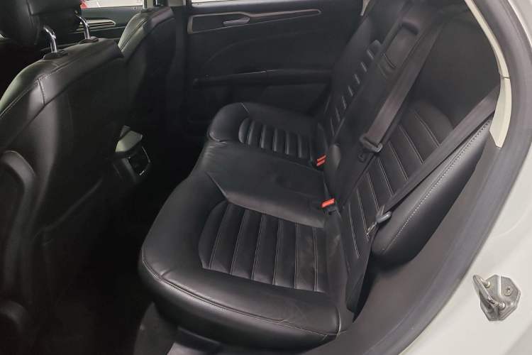 Used Ford Mondeo 2013 2.0L GTDi 200 Fashion Edition Interior 4