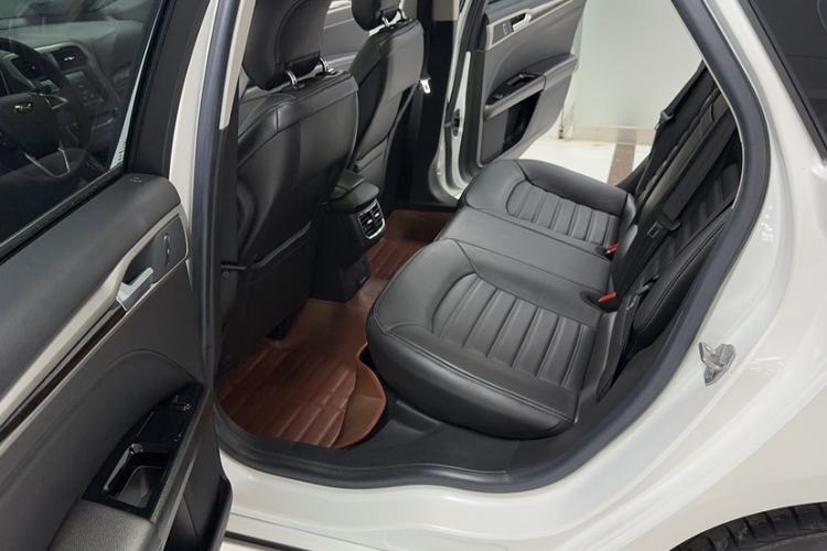 Used Ford Mondeo 2013 2.0L GTDi 200 Luxury Model Interior 4