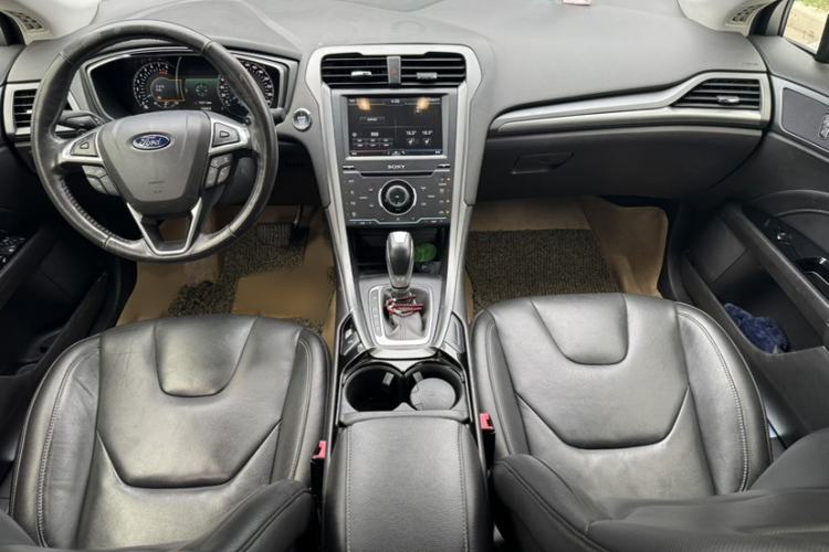 Used Ford Mondeo 2013 2.0L GTDi240 Luxury Sport Model Interior 4