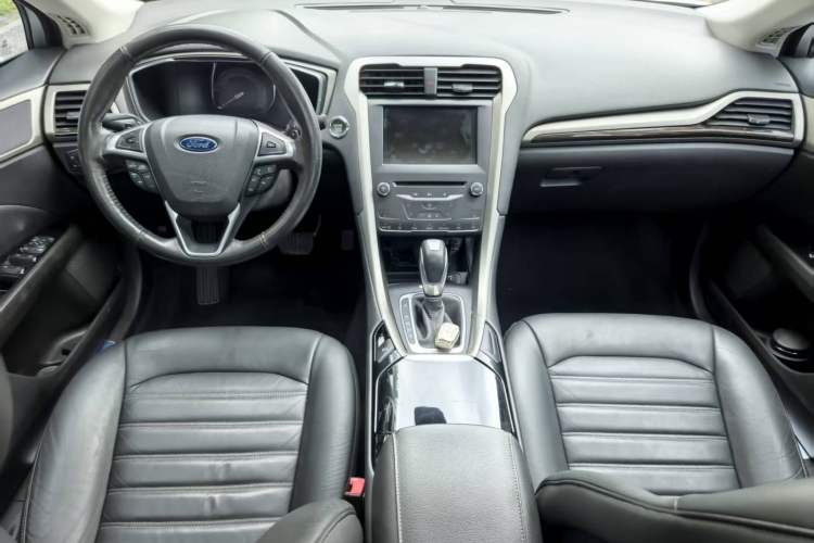 Used Ford Mondeo 2013 2.0L GTDi 200 Luxury Model Interior 5