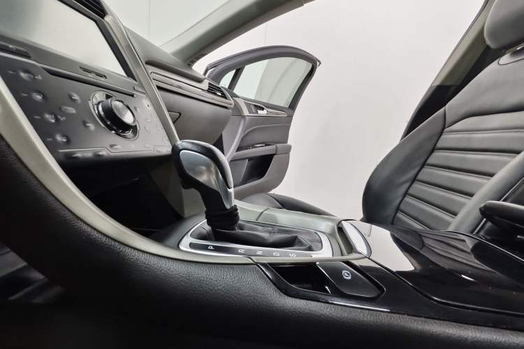Used Ford Mondeo 2013 2.0L GTDi 200 Fashion Edition Interior 5