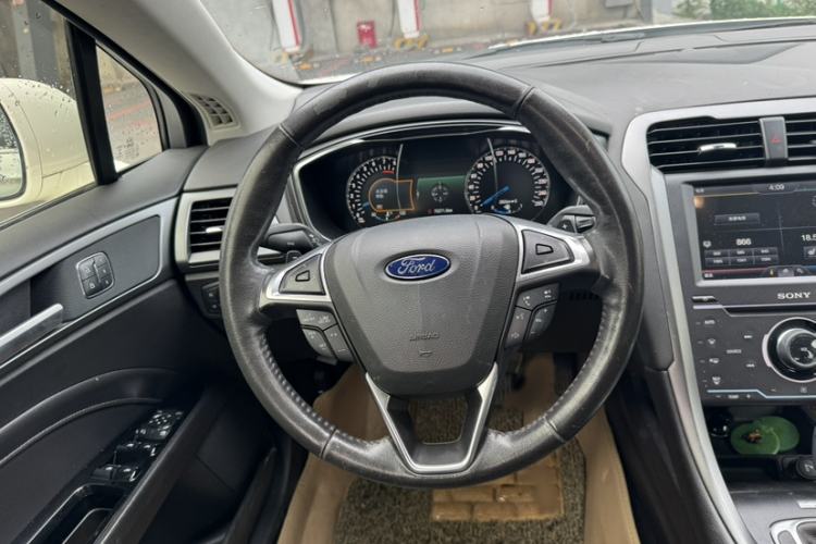 Used Ford Mondeo 2013 2.0L GTDi240 Luxury Sport Model Interior 5