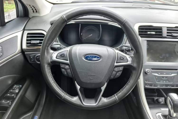 Used Ford Mondeo 2013 2.0L GTDi 200 Luxury Model Interior 6