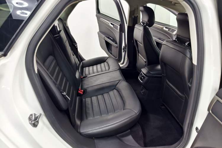 Used Ford Mondeo 2013 2.0L GTDi 200 Fashion Edition Interior 6