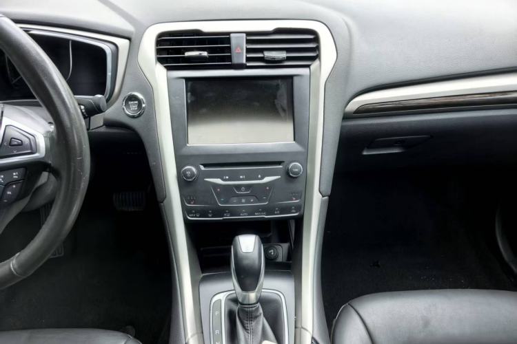 Used Ford Mondeo 2013 2.0L GTDi 200 Luxury Model Interior 7