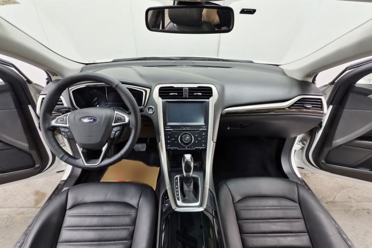 Used Ford Mondeo 2013 2.0L GTDi 200 Fashion Edition Interior 7
