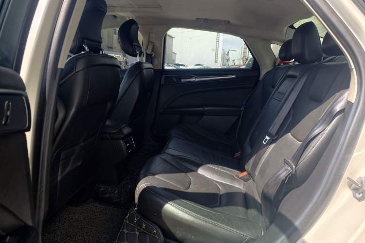 Used Ford Mondeo 2013 2.0L GTDi240 Luxury Sport Model Interior 8