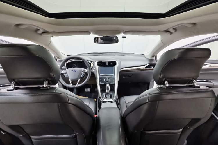 Used Ford Mondeo 2013 2.0L GTDi 200 Fashion Edition Interior 8