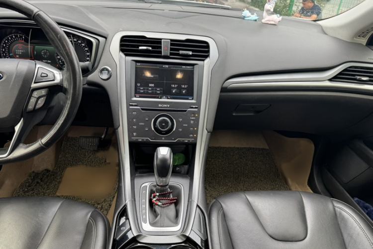 Used Ford Mondeo 2013 2.0L GTDi240 Luxury Sport Model Interior 8