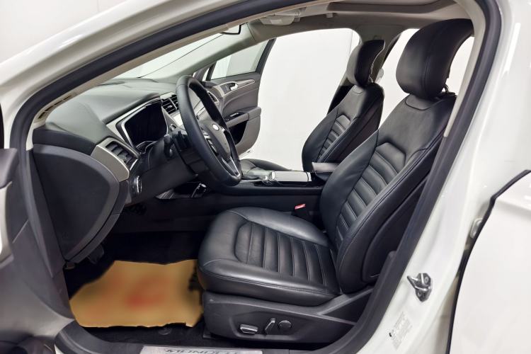Used Ford Mondeo 2013 2.0L GTDi 200 Fashion Edition Interior 9