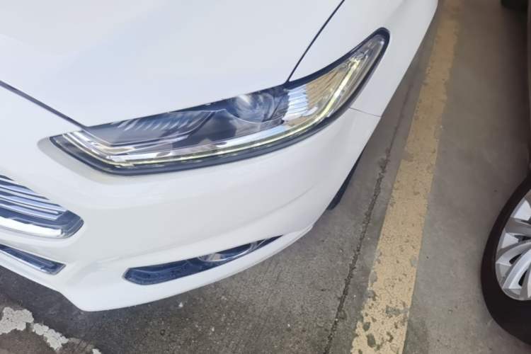 Used Ford Mondeo 2013 2.0L GTDi 200 Luxury Model Left Front Headlight