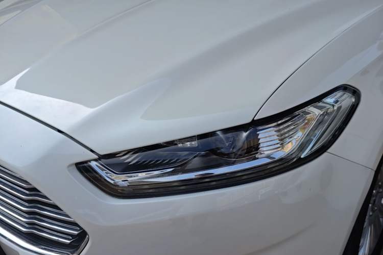 Used Ford Mondeo 2013 2.0L GTDi 200 Luxury Model Left Front Headlight