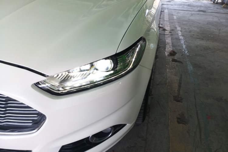 Used Ford Mondeo 2013 2.0L GTDi 200 Luxury Model Left Front Headlight