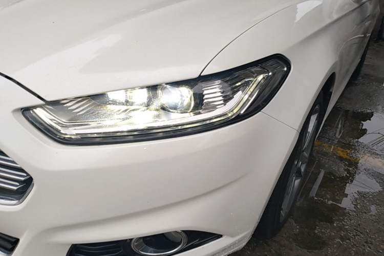 Used Ford Mondeo 2013 2.0L GTDi240 Luxury Sport Model Left Front Headlight