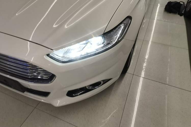 Used Ford Mondeo 2013 2.0L GTDi240 Luxury Sport Model Left Front Headlight