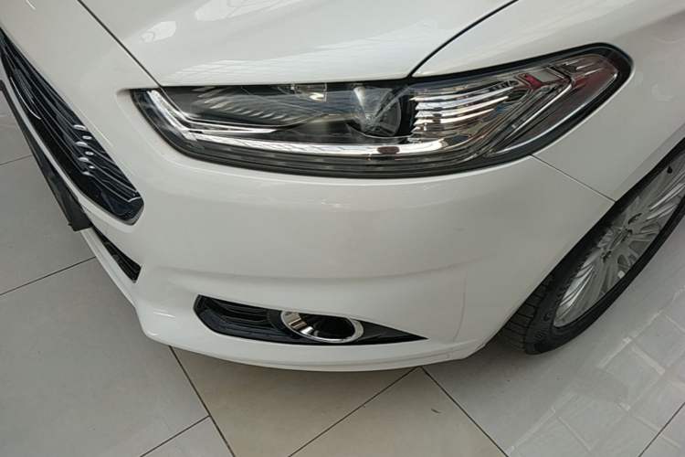 Used Ford Mondeo 2013 2.0L GTDi 200 Luxury Model Left Front Headlight