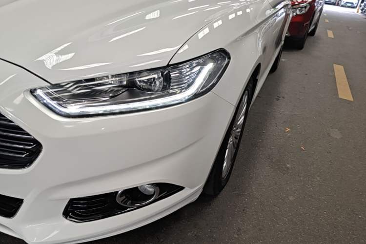 Used Ford Mondeo 2013 2.0L GTDi 200 Luxury Model Left Front Headlight