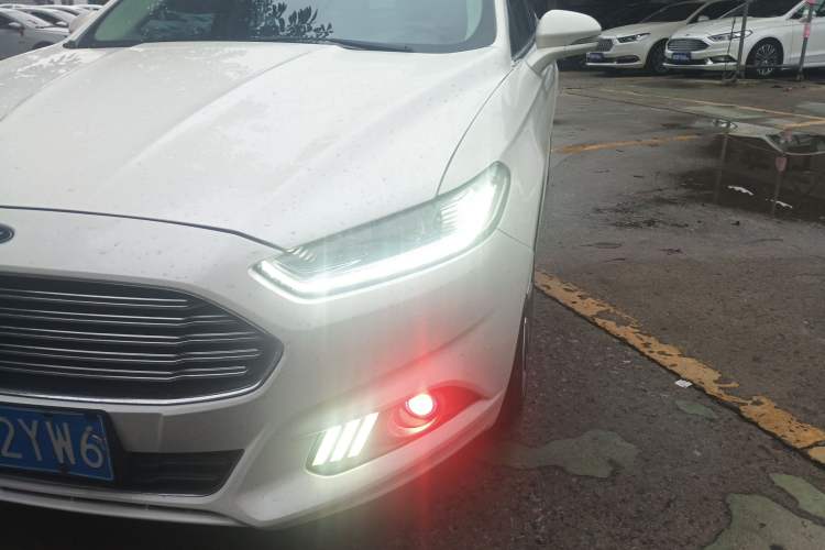 Used Ford Mondeo 2013 2.0L GTDi240 Luxury Sport Model Left Front Headlight