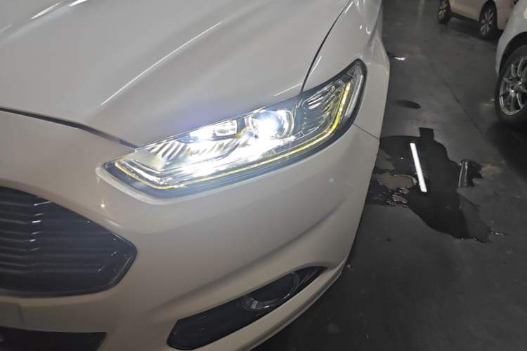 Used Ford Mondeo 2013 2.0L GTDi 200 Luxury Model Left Front Headlight
