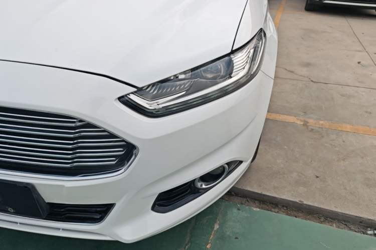 Used Ford Mondeo 2013 2.0L GTDi 200 Luxury Model Left Front Headlight
