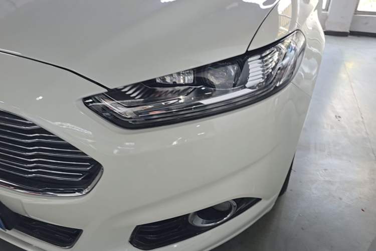 Used Ford Mondeo 2013 2.0L GTDi 200 Luxury Model Left Front Headlight