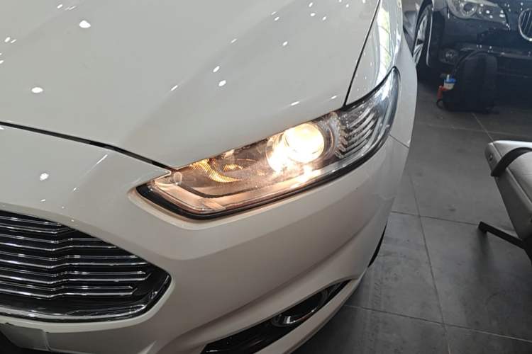 Used Ford Mondeo 2013 2.0L GTDi 200 Fashion Edition Left Front Headlight