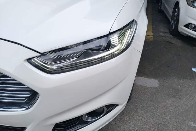 Used Ford Mondeo 2013 2.0L GTDi 200 Luxury Model Left Front Headlight