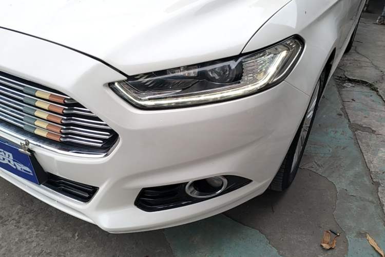 Used Ford Mondeo 2013 2.0L GTDi 200 Luxury Model Left Front Headlight