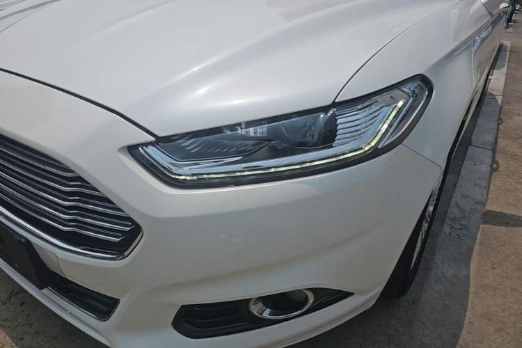 Used Ford Mondeo 2013 2.0L GTDi 200 Luxury Model Left Front Headlight